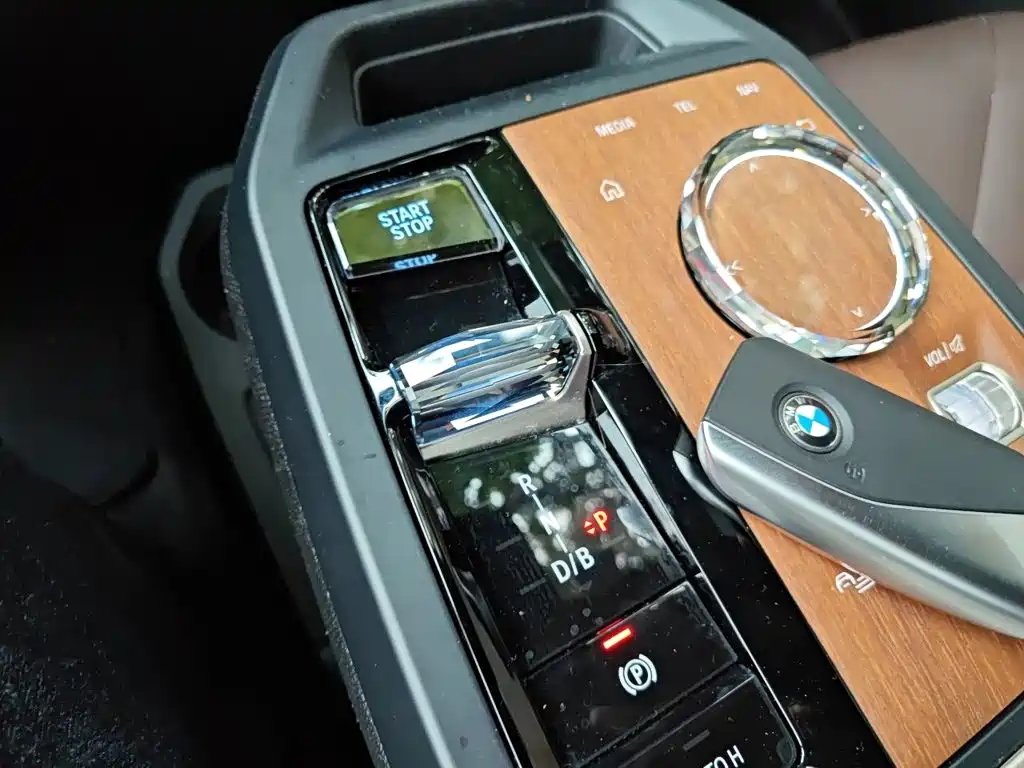 BMW iX — миниатюра 15