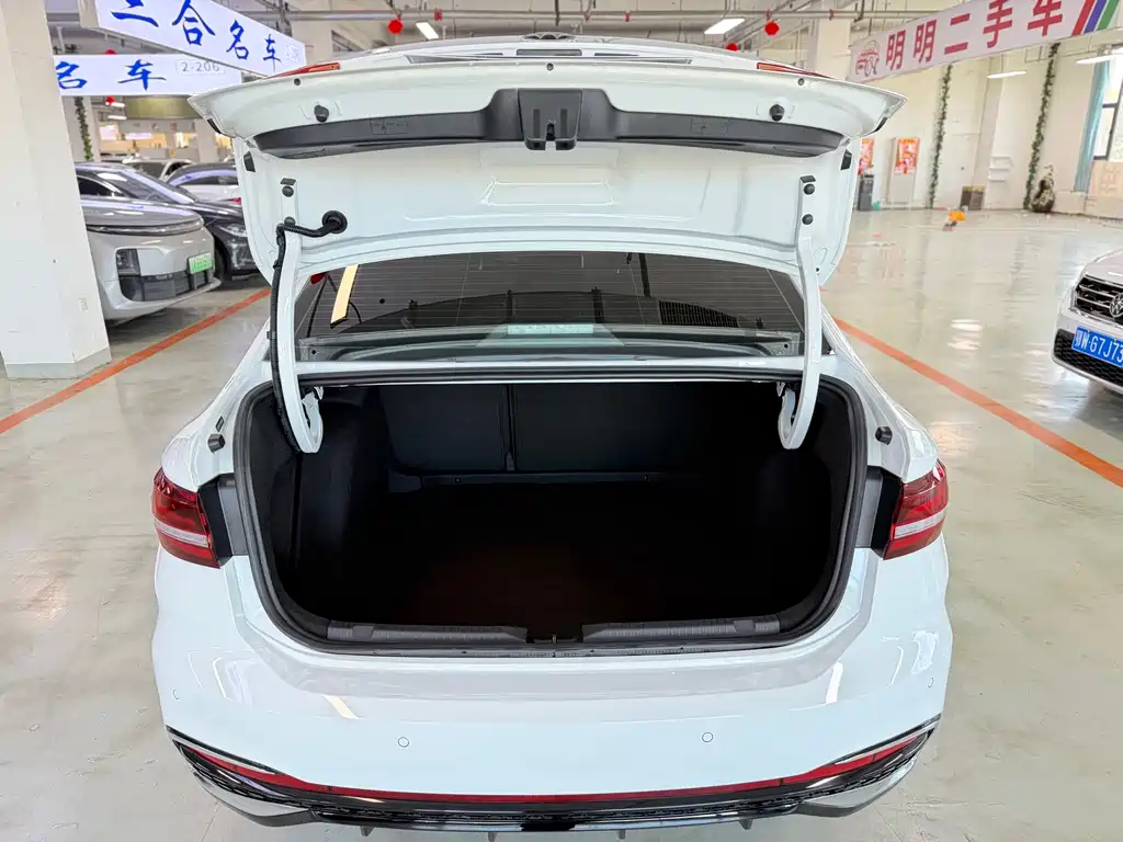 Volkswagen Lavida — миниатюра 13
