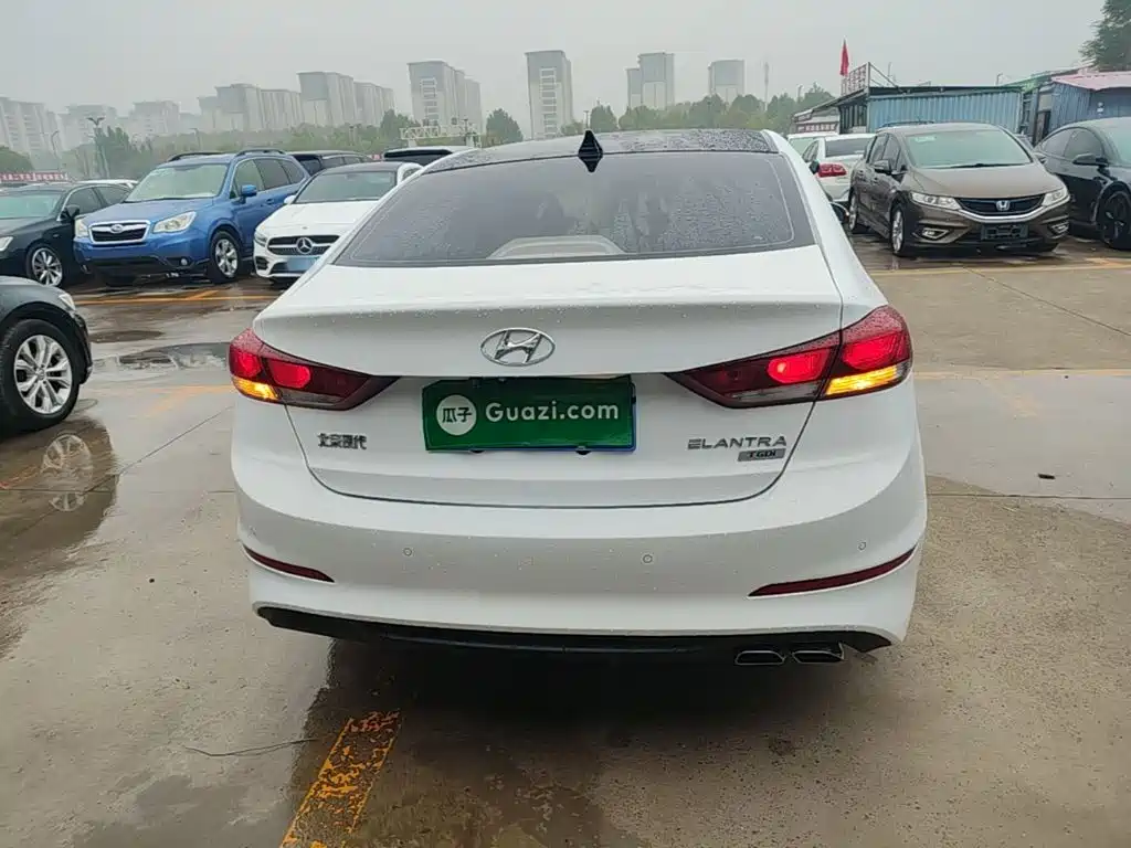 Hyundai Elantra — миниатюра 6