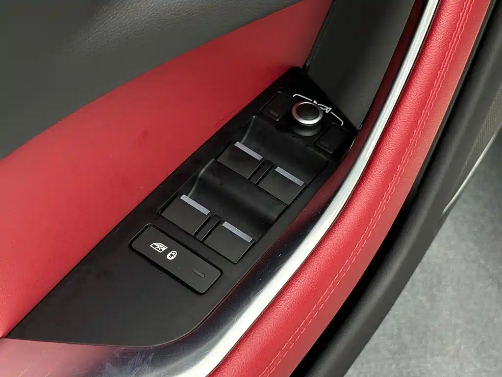 Jaguar XEL — миниатюра 12