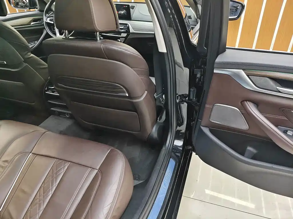 BMW 5 Series New Energy — миниатюра 12