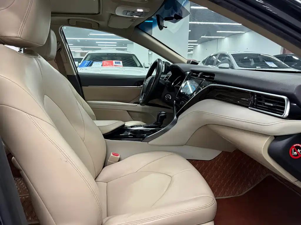Toyota Camry — миниатюра 13