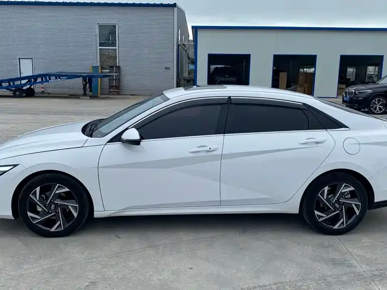 Hyundai Elantra — миниатюра 2