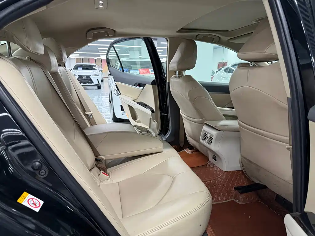 Toyota Camry — миниатюра 14