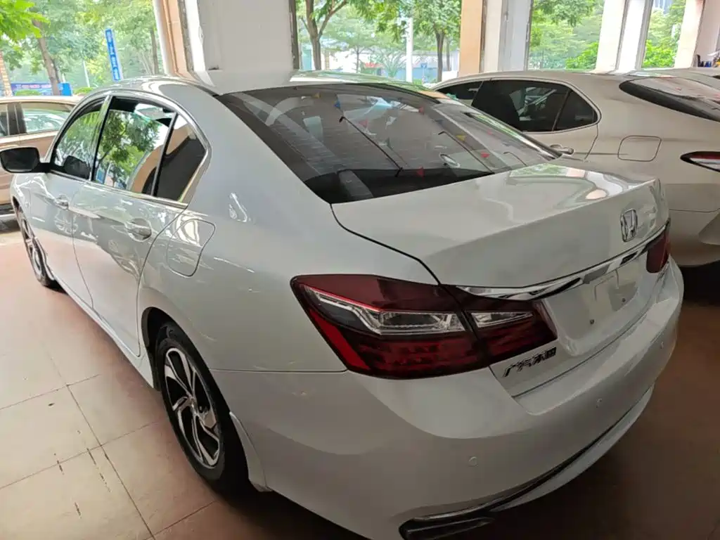 Honda Accord — миниатюра 5