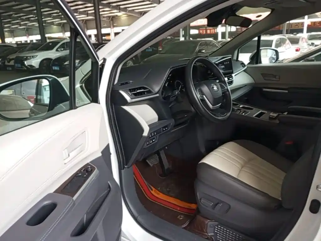 Toyota Sienna — миниатюра 16