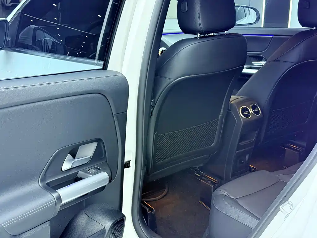 Mercedes-Benz GLA — миниатюра 8