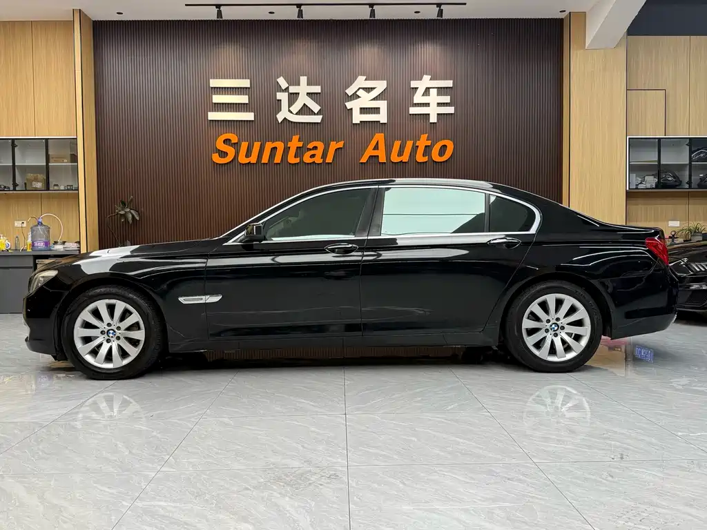 BMW 7 Series — миниатюра 10