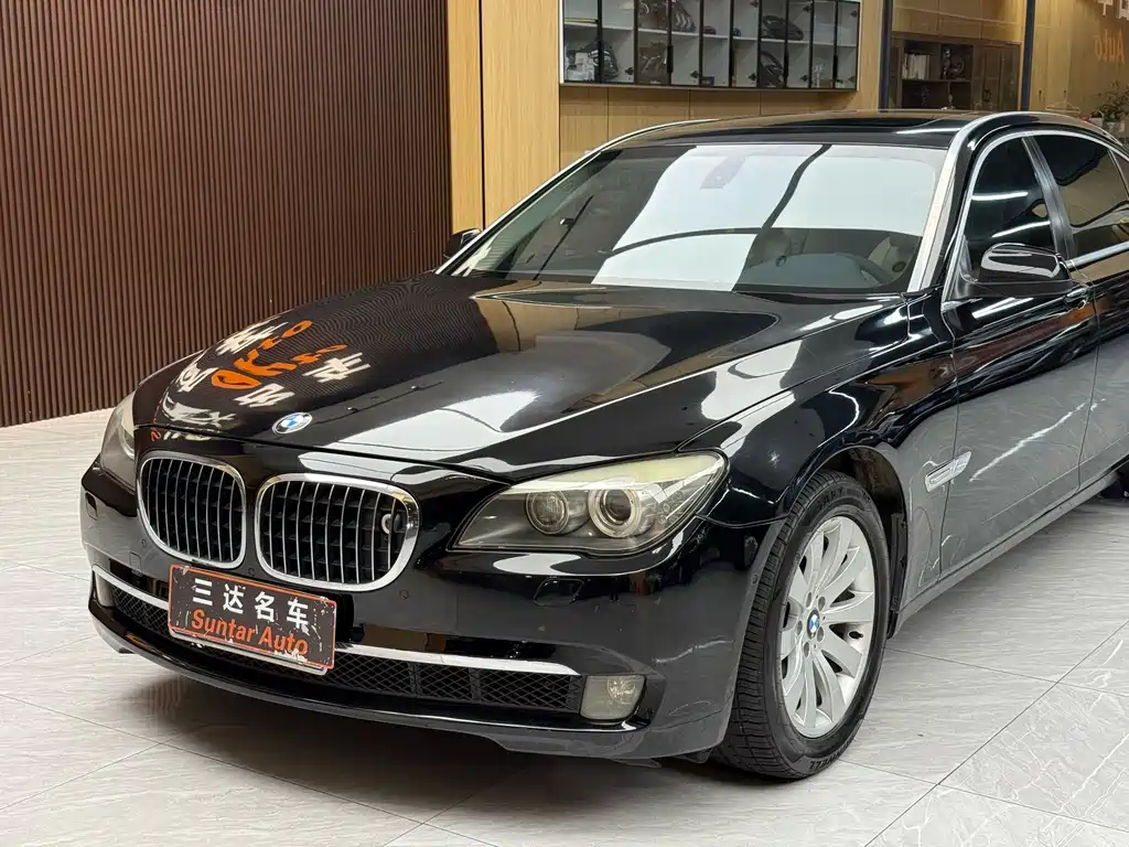 BMW 7 Series — миниатюра 11