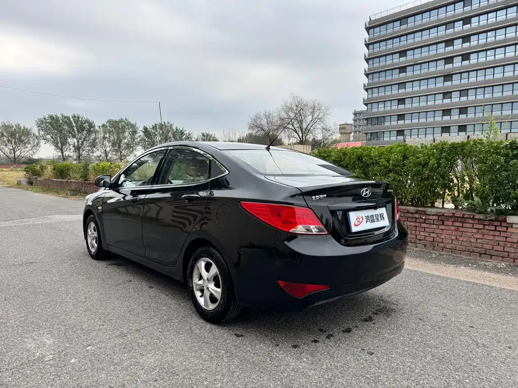 Hyundai Verna — миниатюра 6