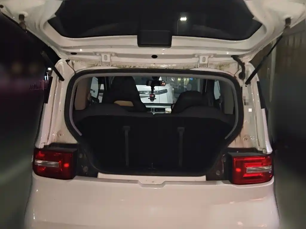 Wuling MINIEV — миниатюра 10