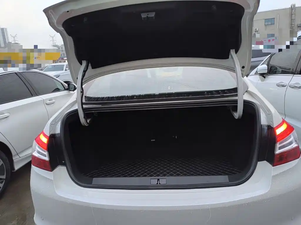 Peugeot 408 — миниатюра 19