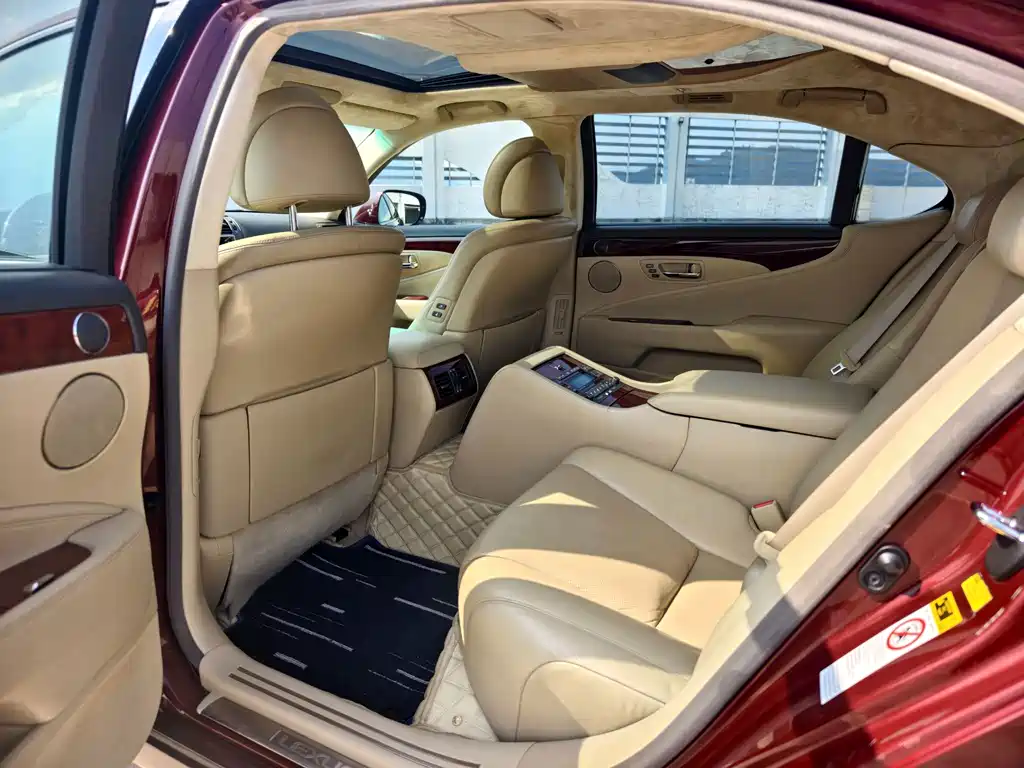 Lexus LS — миниатюра 9