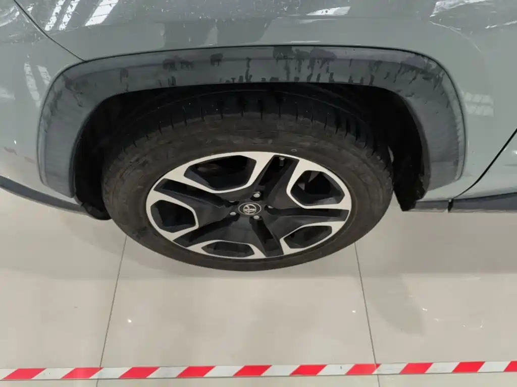 Toyota RAV4 — миниатюра 23