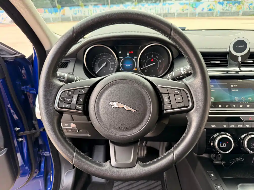Jaguar E-PACE — миниатюра 8