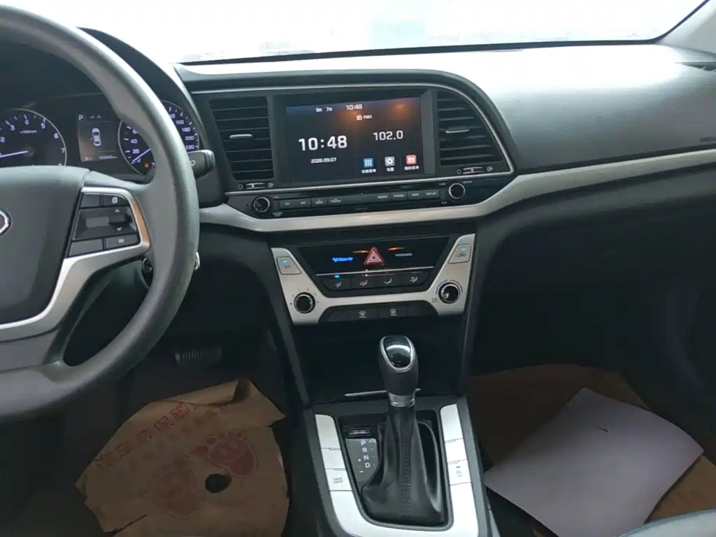 Hyundai Elantra — миниатюра 13