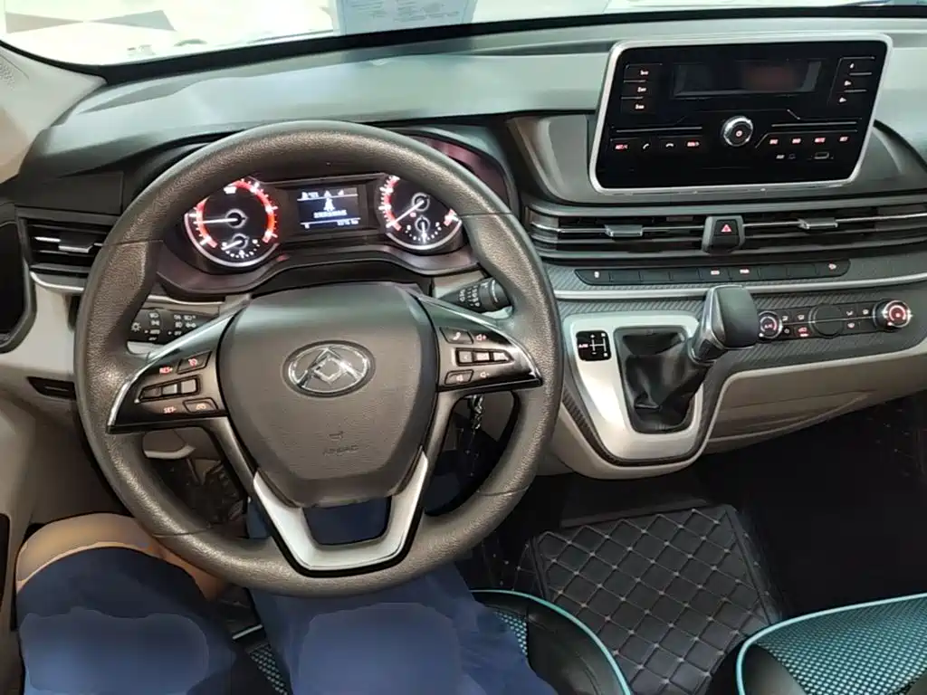 MAXUS V90 — миниатюра 10