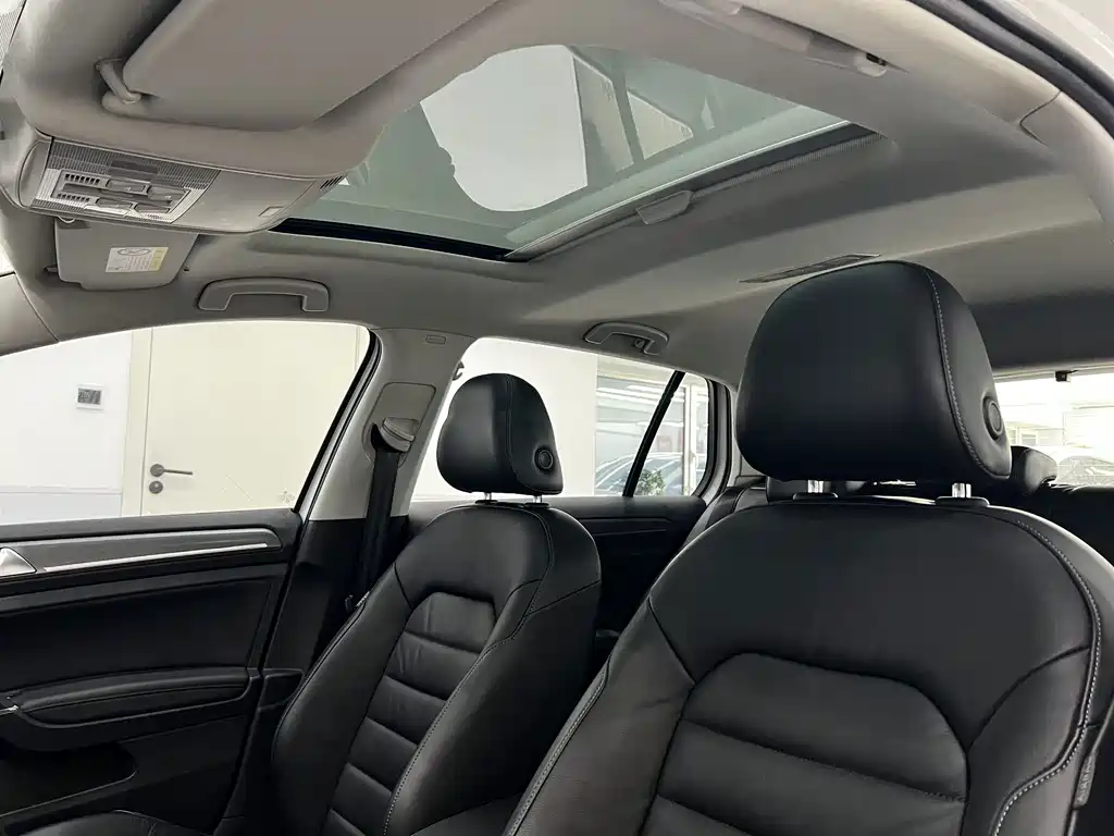Volkswagen Golf — миниатюра 17