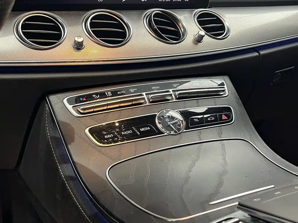Mercedes-Benz E-Class (Import) — миниатюра 22