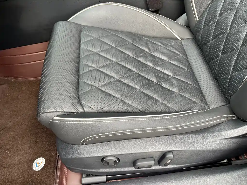Volkswagen Magotan PHEV — миниатюра 9