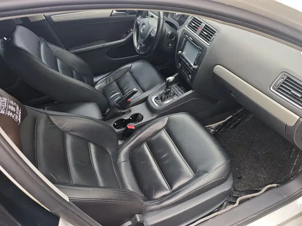 Volkswagen Sagitar 2012 1.4TSI AT Luxury