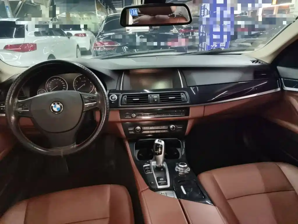 BMW 5 Series — миниатюра 10