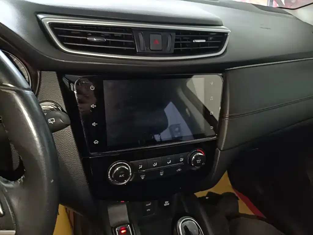 Nissan Qashqai — миниатюра 13