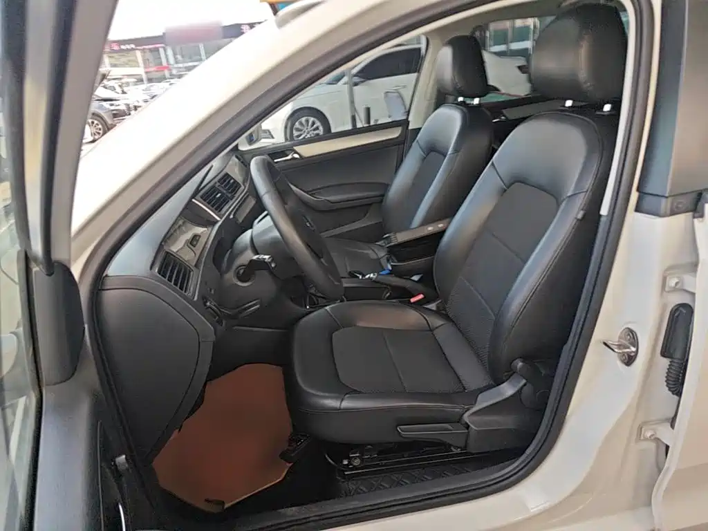 Skoda Rapid Spaceback — миниатюра 15