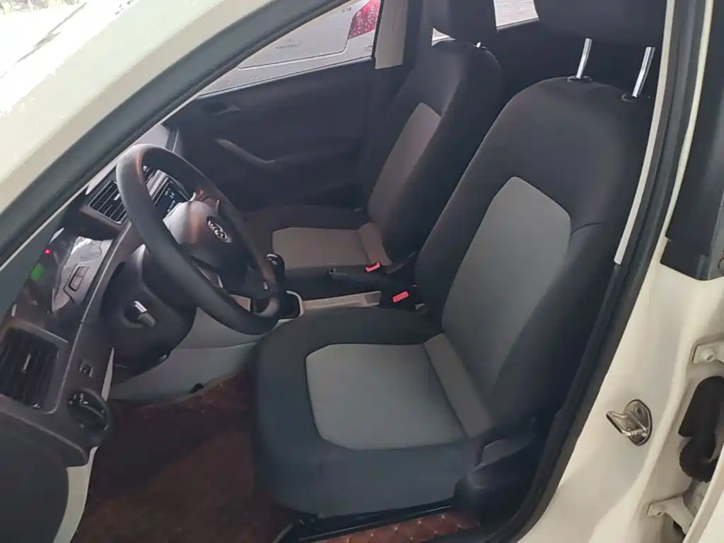 Skoda Rapid — миниатюра 15