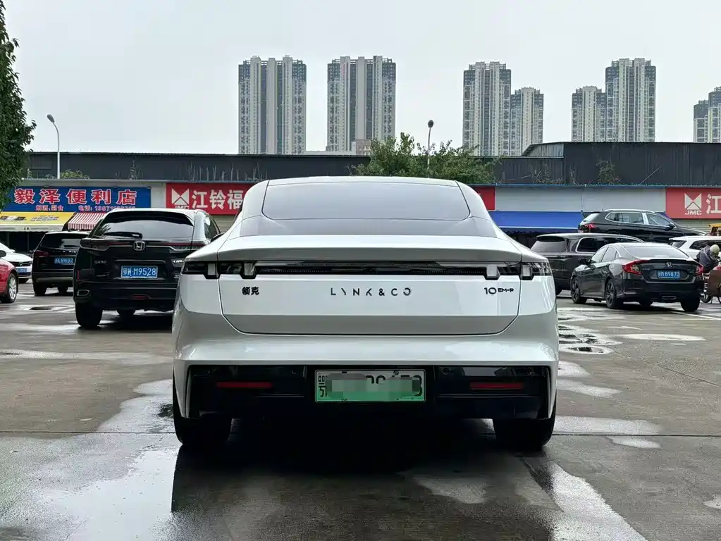 Lynk & Co 10 2025 120 Ultra