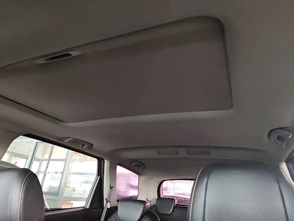 Wuling Hongguang S3 — миниатюра 18