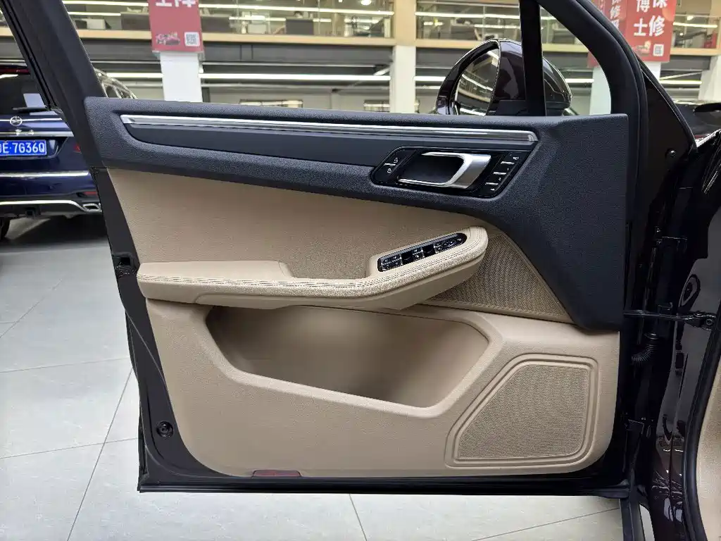 Porsche Macan — миниатюра 9