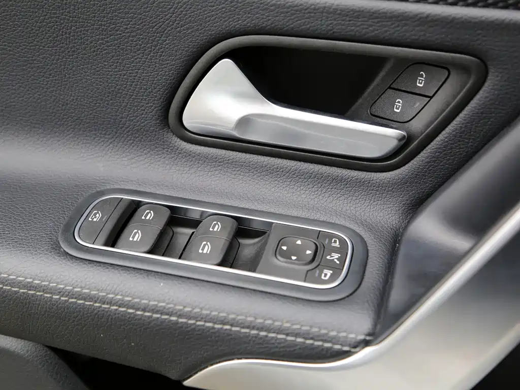 Mercedes-Benz A-Class — миниатюра 10
