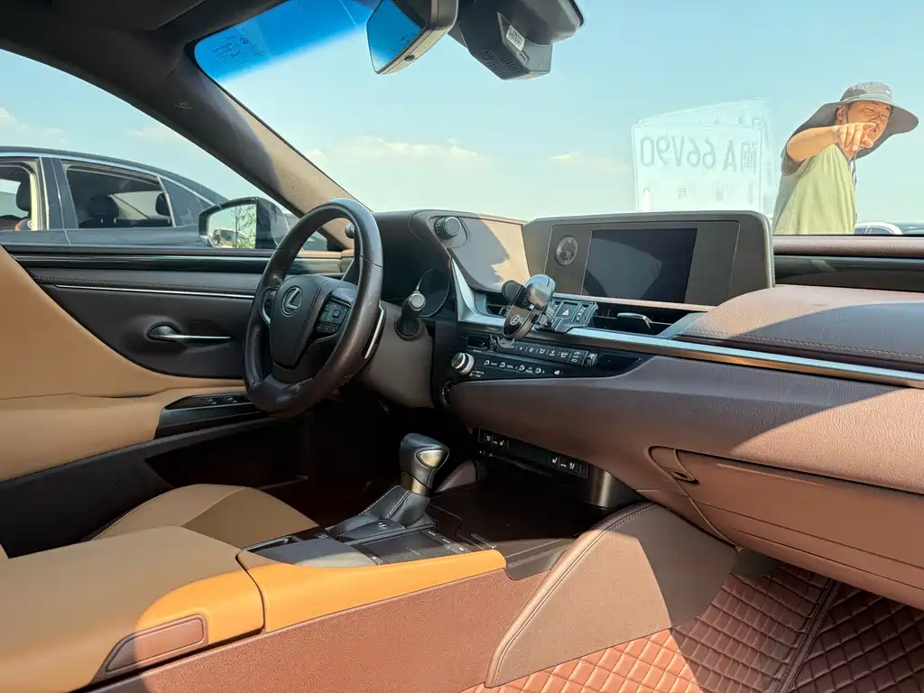 Lexus ES — миниатюра 13