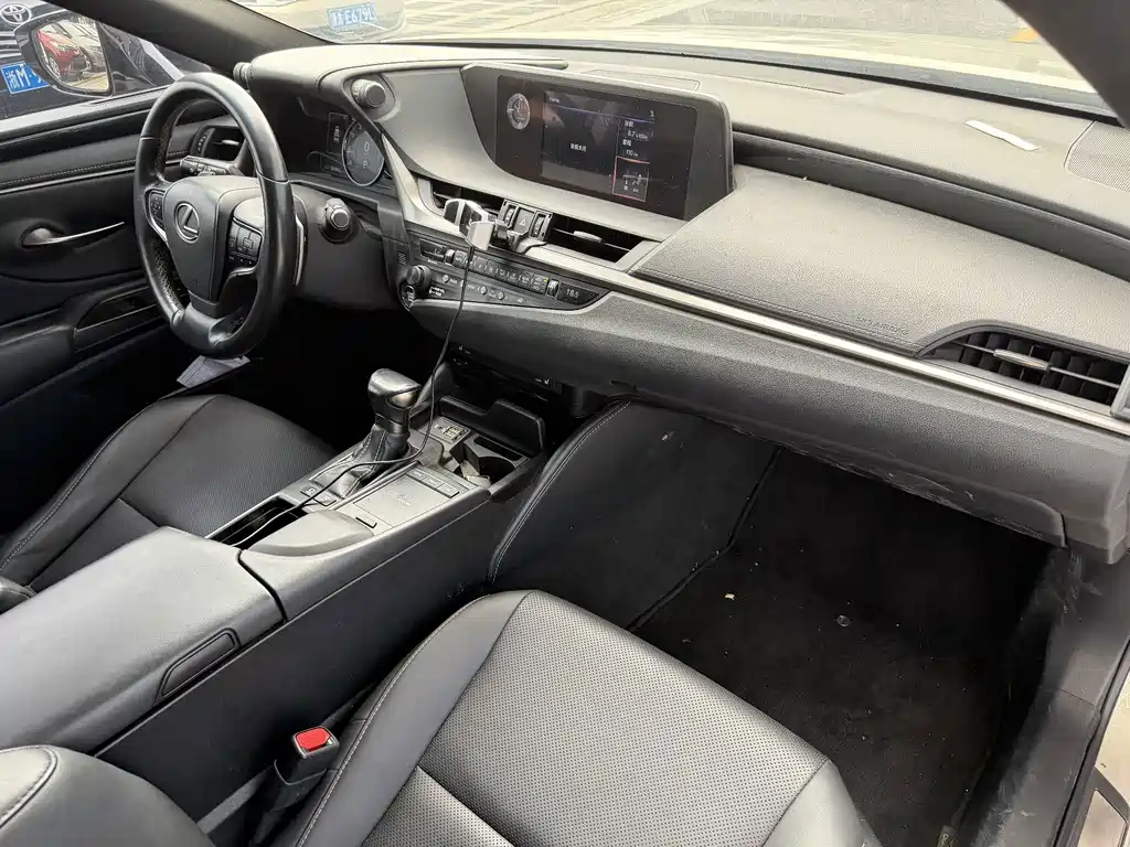 Lexus ES — миниатюра 7