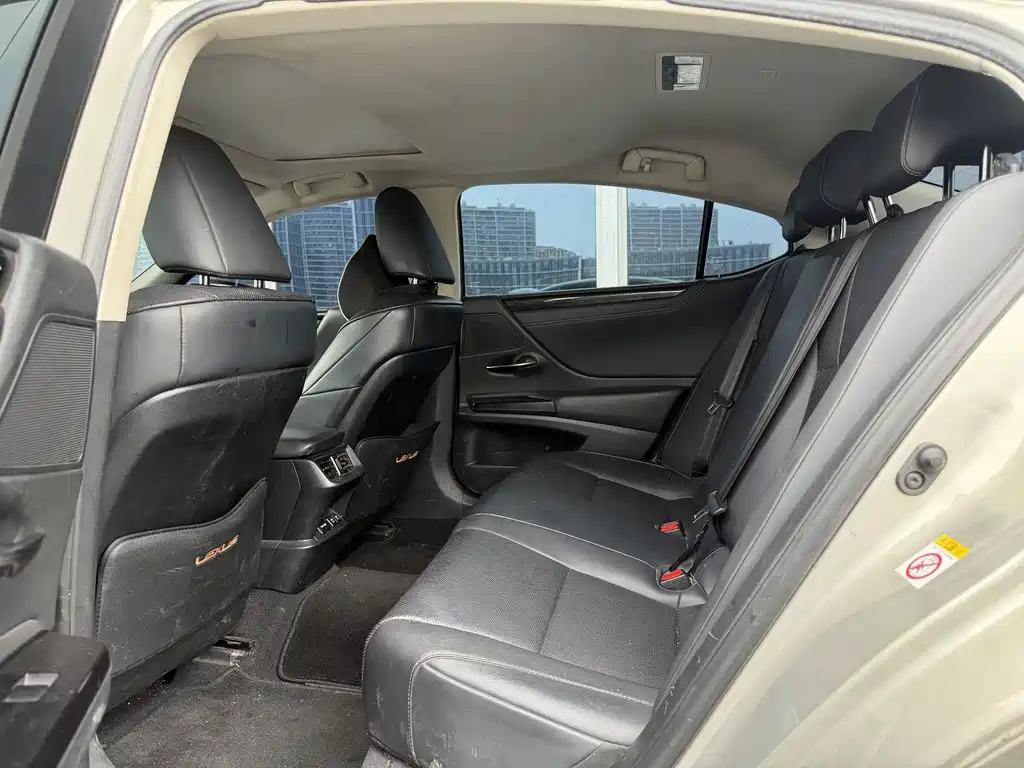Lexus ES — миниатюра 11