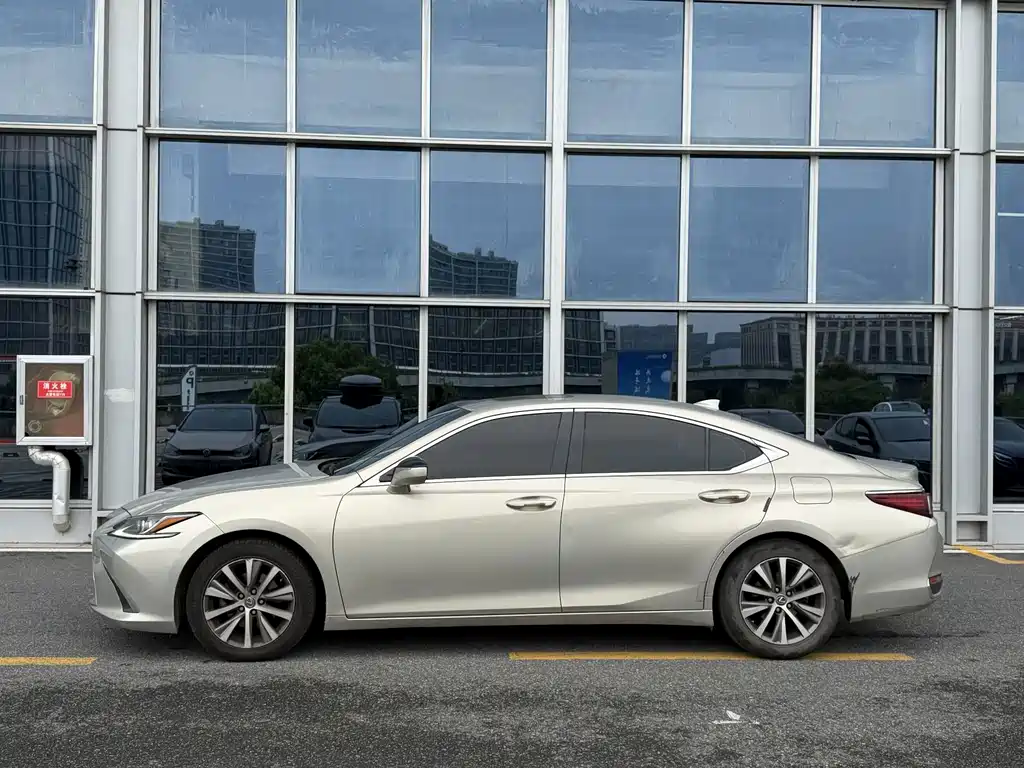 Lexus ES — миниатюра 3