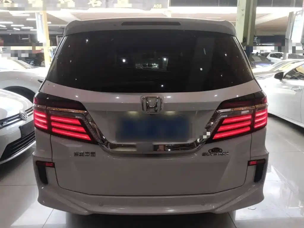 Honda Elysion — миниатюра 6