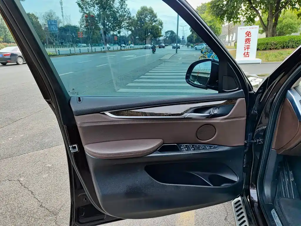BMW X5 (Import) — миниатюра 6