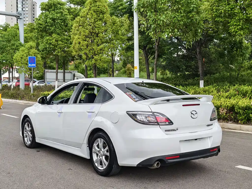 Mazda Ruiyi 2012 2.0L AT Luxury