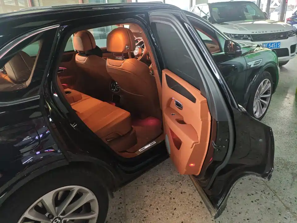 Bentley Bentayga PHEV — миниатюра 8
