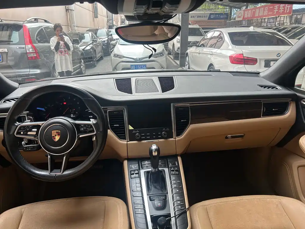 Porsche Macan — миниатюра 5