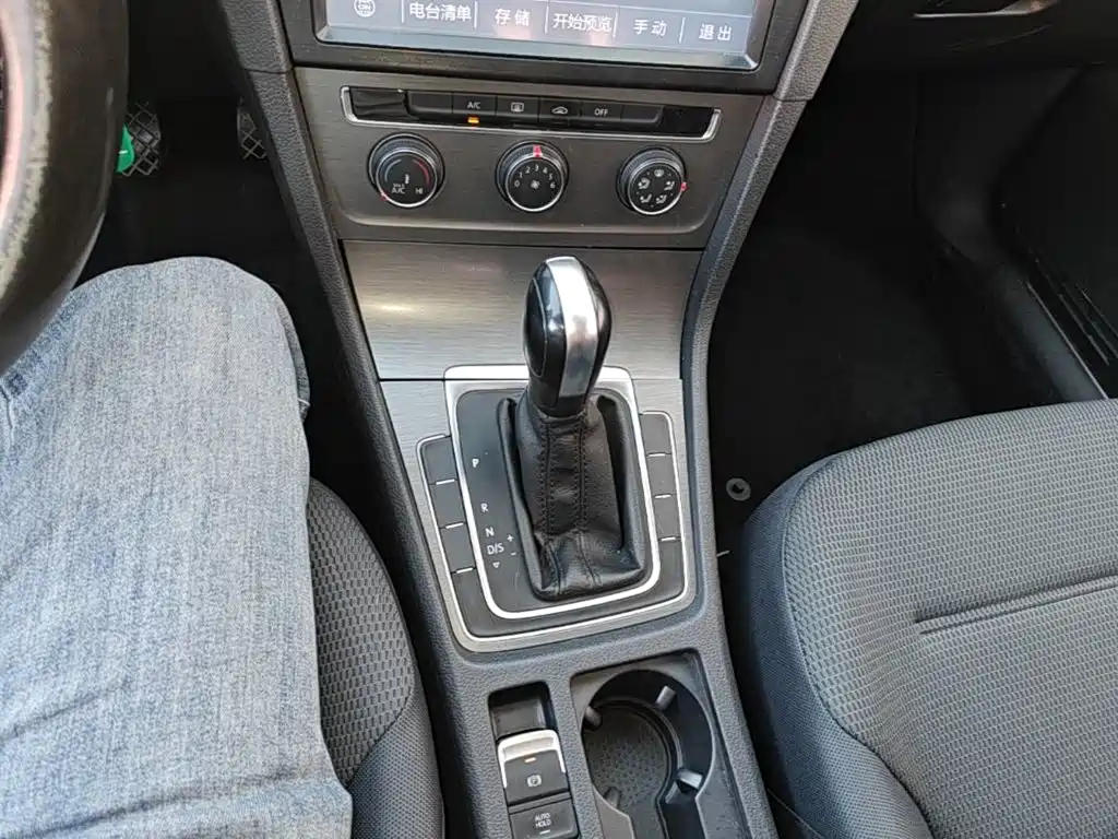 Volkswagen Golf — миниатюра 14