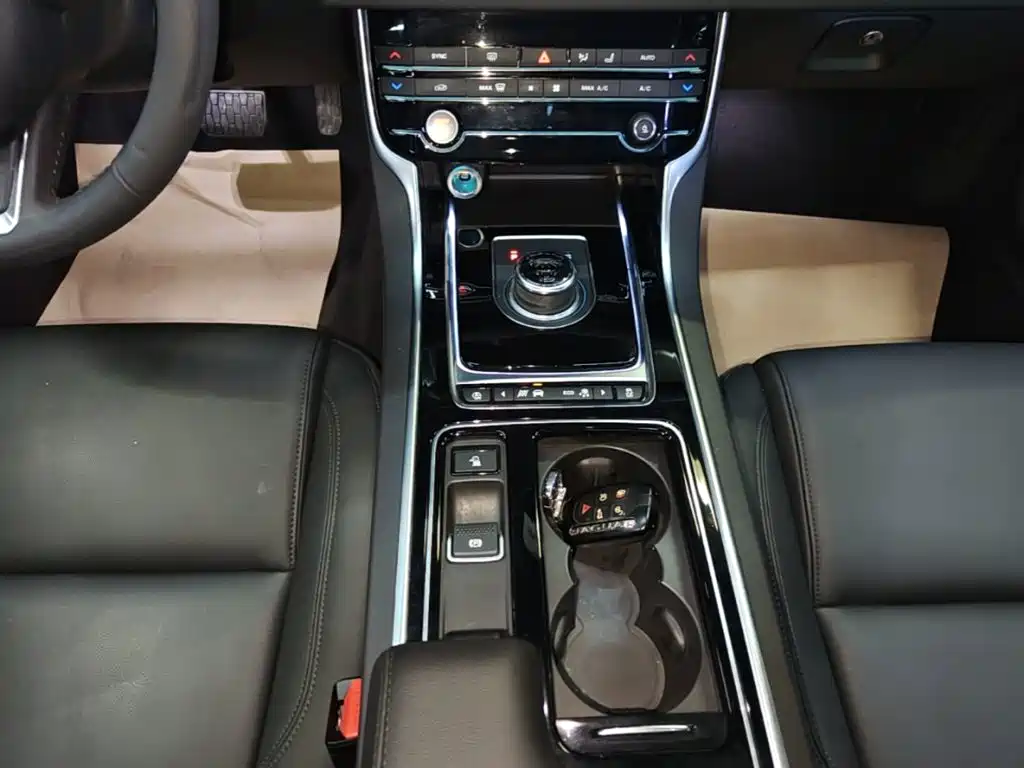 Jaguar XFL — миниатюра 14