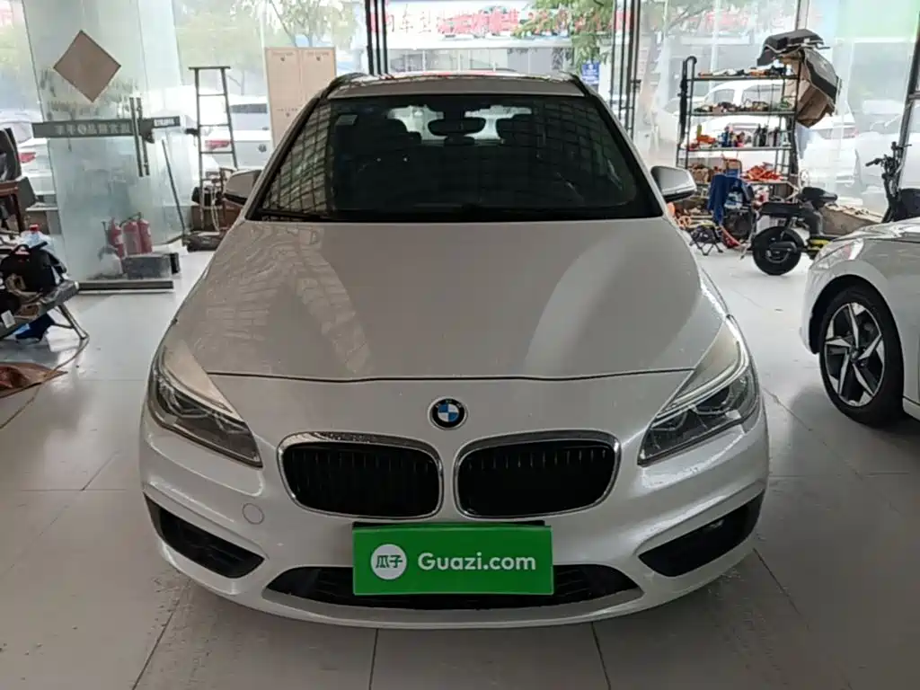 BMW 2 Series Active Tourer — миниатюра 3