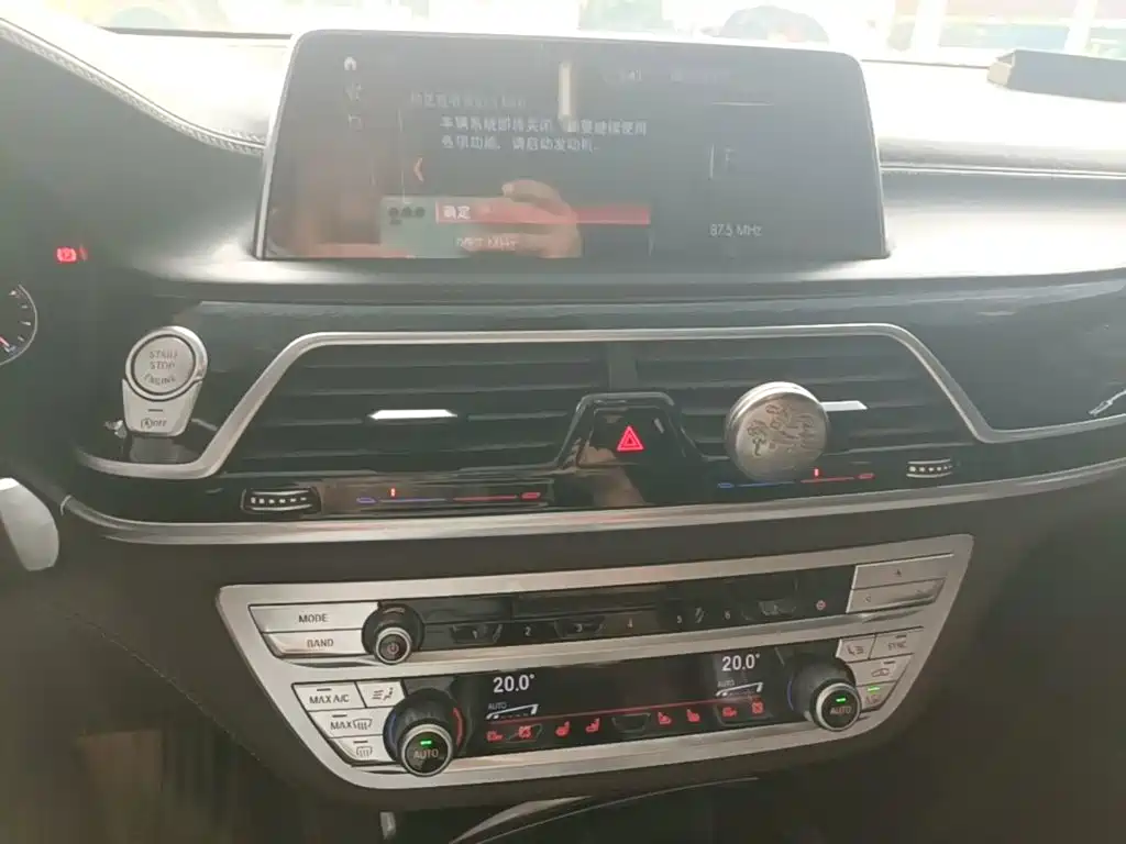 BMW 7 Series — миниатюра 13
