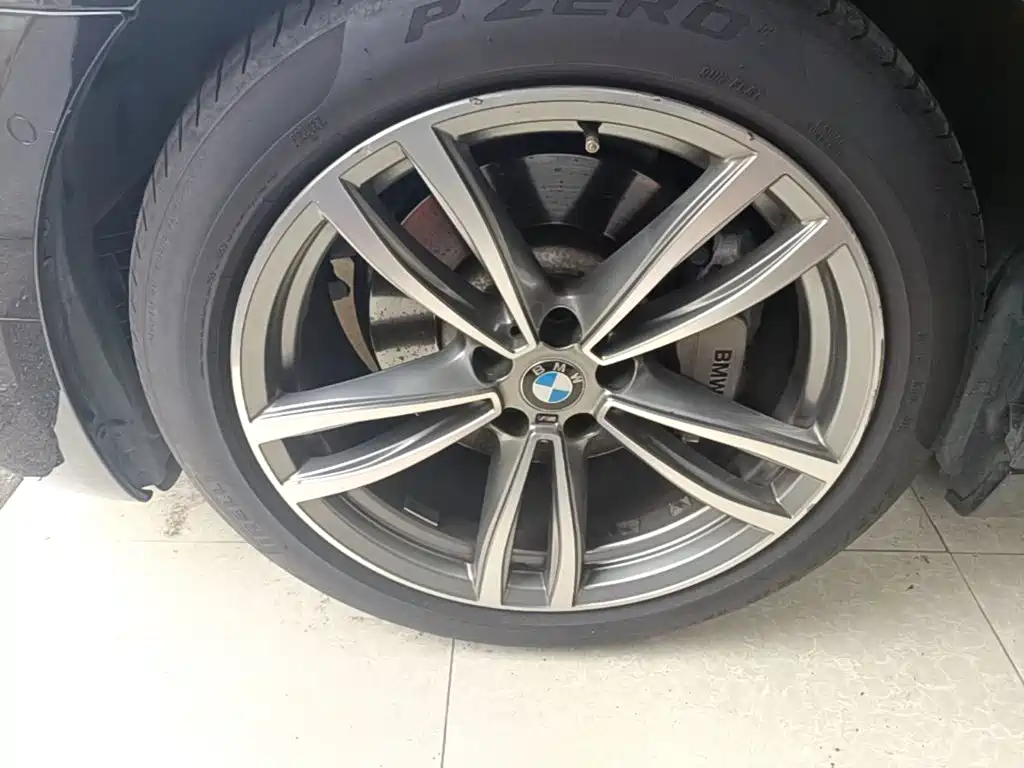 BMW 7 Series — миниатюра 23