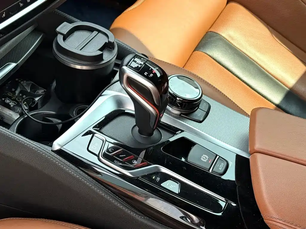 BMW M5 — миниатюра 7