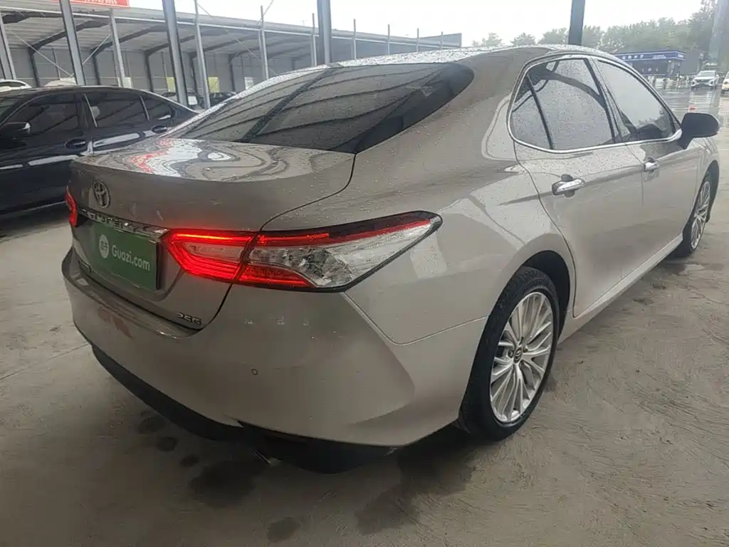 Toyota Camry — миниатюра 7