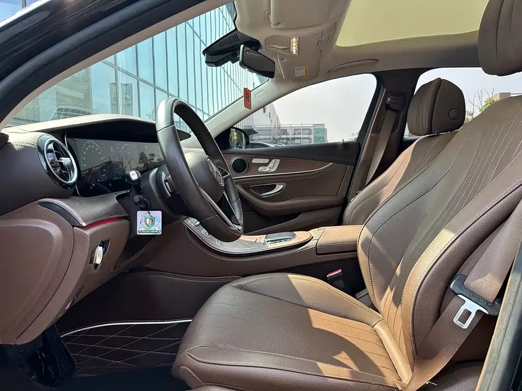 Mercedes-Benz E-Class — миниатюра 4